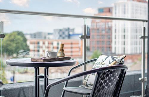 Leeds Apartment | Leeds City Centre 2BR Apartment - Luxury Stay with Private Terrace