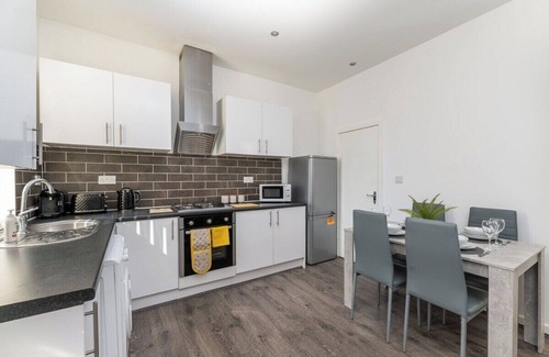 Pudsey House | Leeds Contractor Home | Parking | Yorksha Property