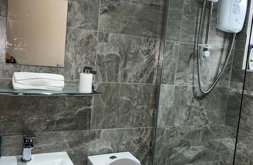 Harehills Apartment | Leeds Urban Retreat- Pet Friendly Flat