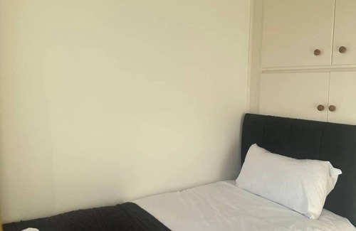 Harehills Apartment | Leeds Urban Retreat- Pet Friendly Flat