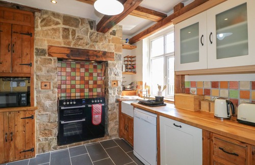 Rowsley Cottage | LEES MOOR COTTAGE, pet friendly, character holiday cottage in Rowsley