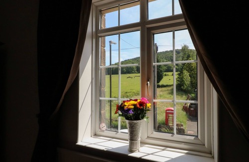 Rowsley Cottage | LEES MOOR COTTAGE, pet friendly, character holiday cottage in Rowsley