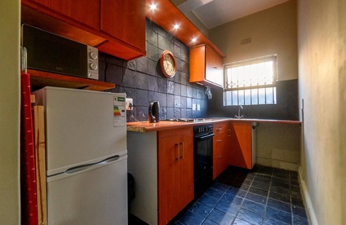 Sea Point House | Leeuwenzee Guest House