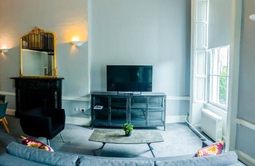 City Centre Dublin Apartment | Leevin Studios