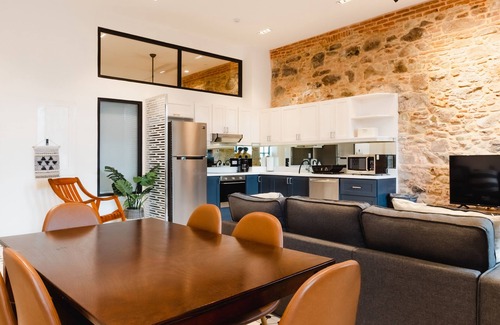 Casco Viejo Apartment | Lefevre 2B