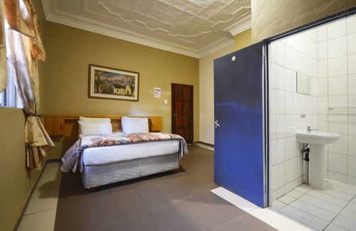 Greater Johannesburg Metropolitan Area Cabin | Legacy Guest Lodge