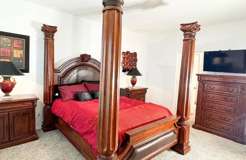 Houston House | Legacy Luxury Chateau Quiet getaway in Houston