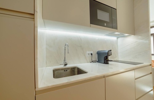 Lapa Apartment | Legacy Oporto Design Apartment D by Vacationy