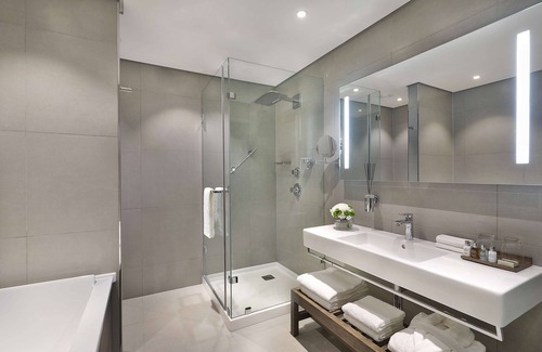 Lagos Hotel | Legend Hotel Lagos Airport, Curio Collection by Hilton