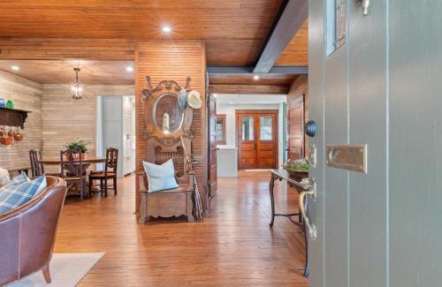 Franklin House | Leiper's Retreat - Secluded 3 BDR Craftsman Home