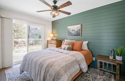Silver Lake House | Leisure Escape - updated cottage right in Silver Lake