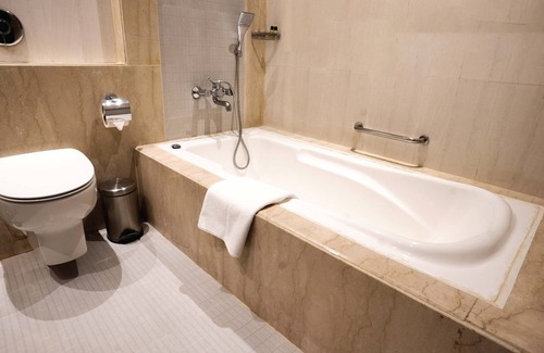 Panch Batti Hotel | Leisure Inn Grand Chanakya