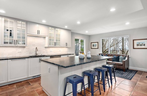 Asheville House | Leisure Mountain Lodge - A Peaceful Modern Retreat Close to Downtown Asheville