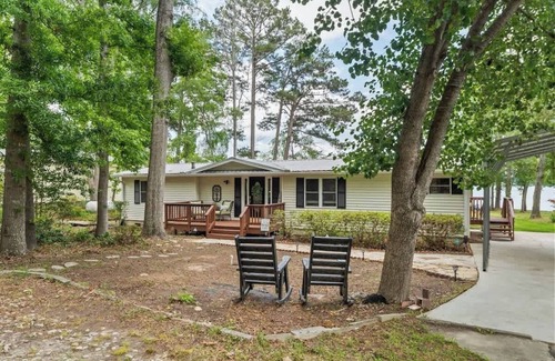 Milledgeville House | Leisure Point - Private dock, BIG Water, + Kayaks