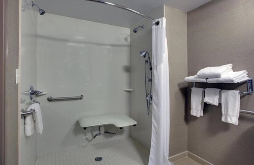 East Rutherford House | Leisure travelers to our room enjoy New Jersey attractions