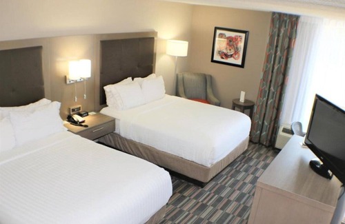 Woodstock House | Leisure travelers staying in our beautiful room !