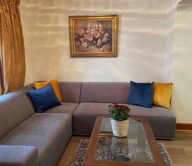 Robertson Apartment | Lekkalê