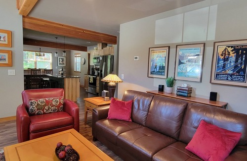 Leavenworth House | Lemmy Lane Lodge- Hot tub, Wifi- Everything you need! Leavenworth/Cole's Corner