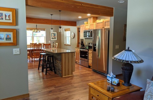 Leavenworth House | Lemmy Lane Lodge- Hot tub, Wifi- Everything you need! Leavenworth/Cole's Corner