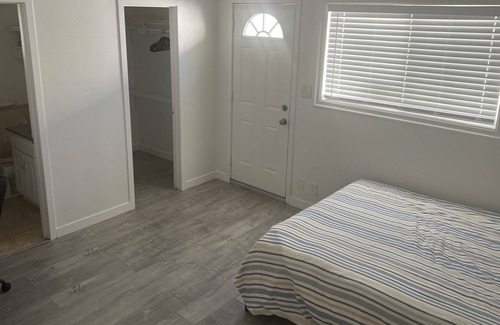 North Hollywood House | Lemon Green Home Nestled in the heart of North Hollywood. 4 Bedroom and 2 bath