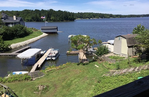 Unionville Cottage | Lemon Lift, house on the shores of Lake Lemon near Bloomington and Nashville IN.