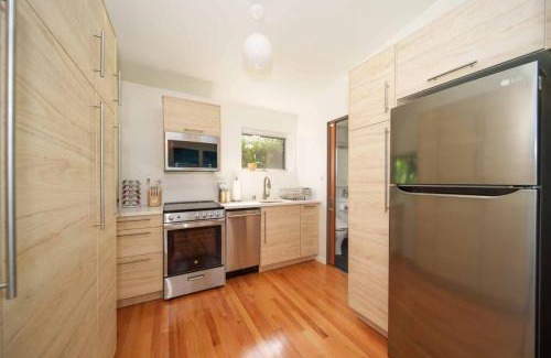 Studio Village Apartment | Lemon Tree Loft Chic Studio in the Heart of Culver