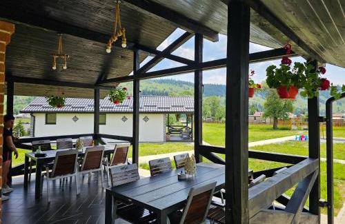 Ciocanesti House | Lemont