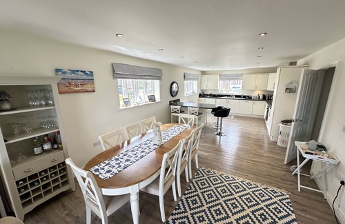 Filey Cottage | Len's Sandy Collection - 3 Cottages that sleeps 16 guests in 8 bedrooms