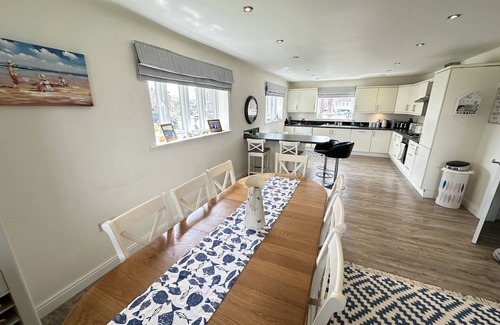 Filey Cottage | Len's Sandy Collection - 3 Cottages that sleeps 16 guests in 8 bedrooms