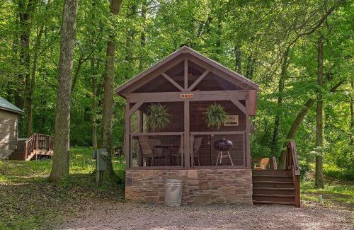 Lookout Valley Neighborhood Association House | Lena Cabin Wooded Tiny Cabin - Hot Tub