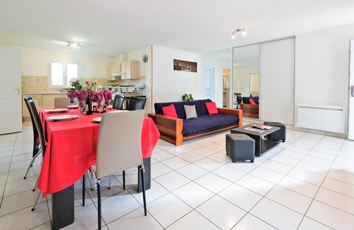 Savignac-les-Eglises House | L’Enclos – House with Air Conditioning and Shared Pool in Savignac-les-Églises
