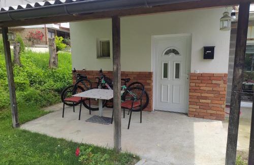 Jajce House | Lenilenii Bungalow