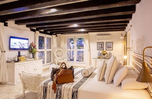 Centro Hotel | Leones de Alba Hotel Boutique