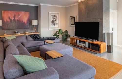 Scott Estate House | Leopard Rock arguably the most exclusive and prominent position in Hout Bay.