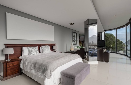 Scott Estate House | Leopard Rock arguably the most exclusive and prominent position in Hout Bay.
