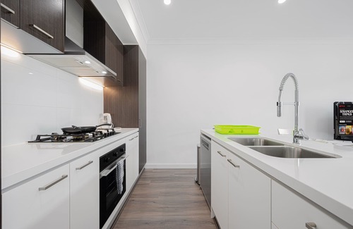 Austral House | Leppington/4室私密别墅/交通便利/带热水浴缸/大草坪/带车库/温馨舒适