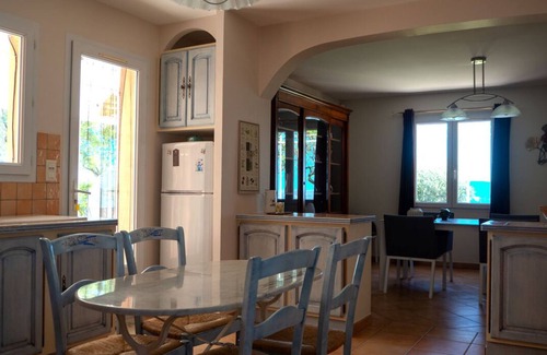 Saint-Etienne-les-Orgues House | Les Amandiers, vacation home in Provence, sleeps 8, private pool