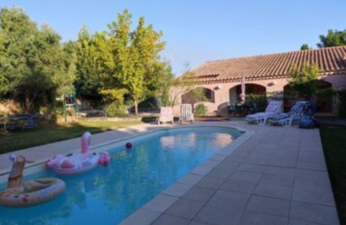 Alleins Villa | Les Arcades, a quiet corner