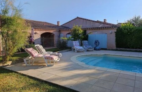 Alleins Villa | Les Arcades, a quiet corner