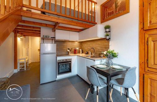 Chambery Apartment | Les Arcades WiFi Historic Center