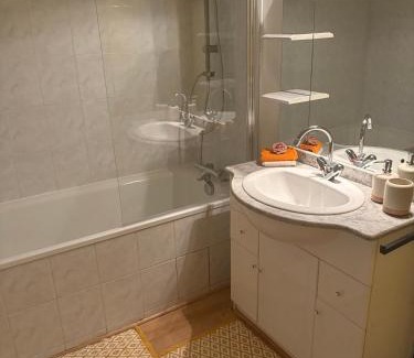 Donzac Apartment | Les balcons