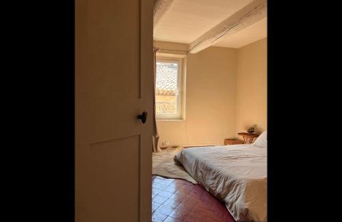 Eygalieres Apartment | Les canisses
