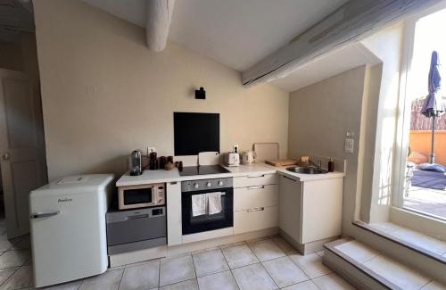 Eygalieres Apartment | Les canisses