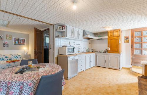 Apt Apartment | Les Cerisiers