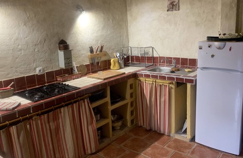 Saint-Maximin Cottage | Les Cervezanne Detached house with terrace and garden in the Uzès countryside