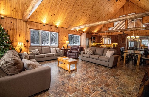 Saint-Raymond Ski Chalet | Les Chalets Tourisma - Le Chasse-Galerie