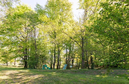 Sarlat-la-Caneda Ski Chalet | Les Châtaigniers: chalet and swimming pool in the heart of nature in Sarlat itself