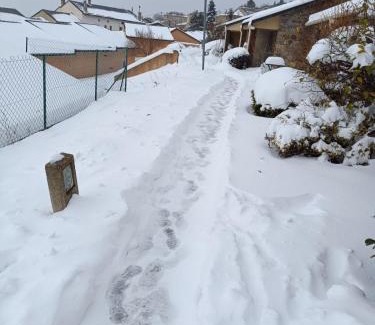 Font-Romeu-Odeillo-Via Ski Chalet | LES FONTANILLES odeillo chalet 60 WIFI & PARKING gratuit exposé plein sud & plein pied , draps & serviettes de toilettes non inclus, sabanas y toallas no incluidos