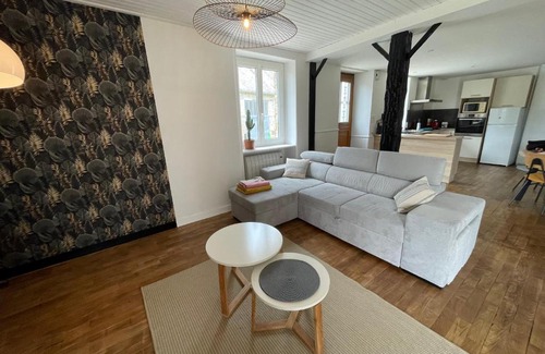 Saint-Georges-de-Grehaigne House | Les gîtes de Madline, Le gîte du prieuré