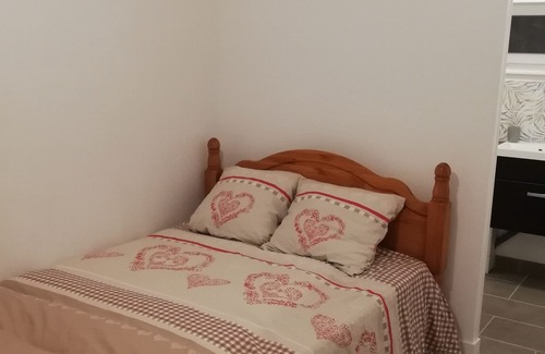 Bonnemain House | Les gîtes de Denise, with fireplace in the heart of romantic Brittany